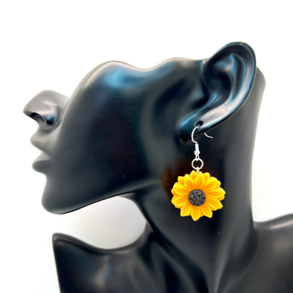 Sun Flower Earrings - Daisy Earrings - Spring Earrings - Summer Earrings - Picture 7 of 7